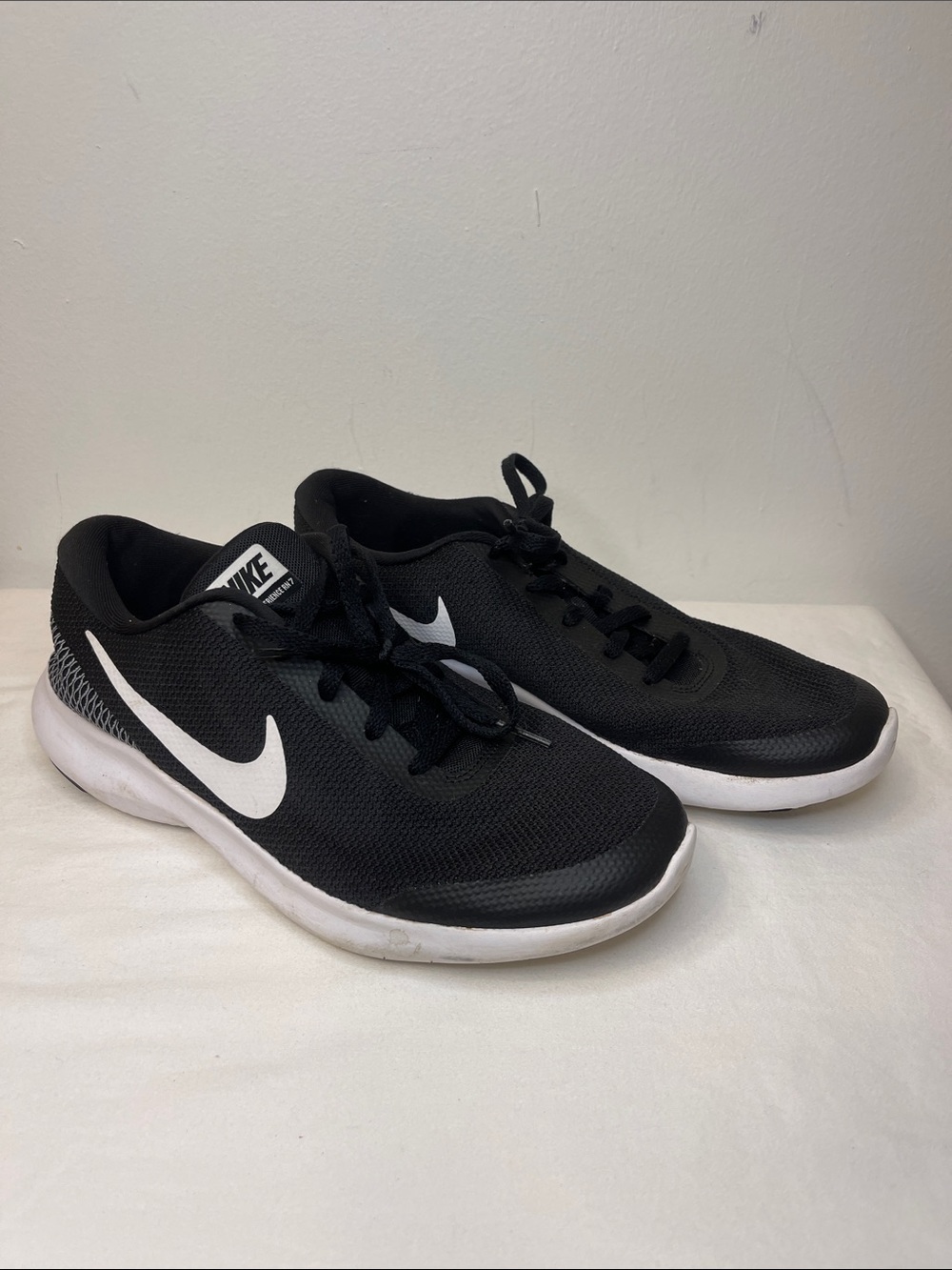 Nike Flex Experience RN7 Black and White Mesh Trainer Sneakers Size 9